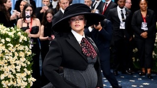 Rihanna schwanger bei der Met Gala 2025 (Foto: picture-alliance / Reportdienste, Matt Crossick) Rihanna schwanger bei der Met Gala 2025