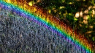 Regenbogen mit Wassertropfen