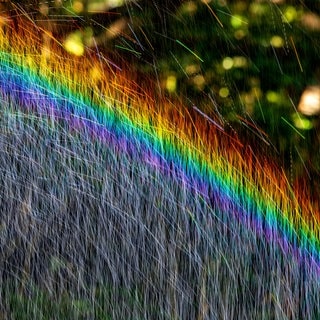Regenbogen mit Wassertropfen