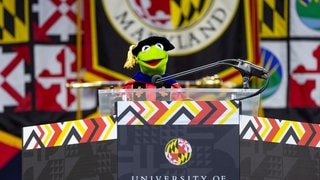 Kermit bei seiner Rede an der Universität von Maryland.