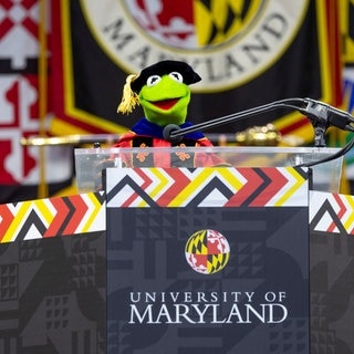 Kermit bei seiner Rede an der Universität von Maryland.