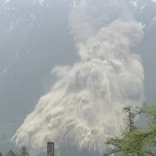 Bergsturz über dem Dorf Blatten in der Schweiz