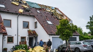 Nach dem Unwetter in Baden-Württemberg ist ein Haus schwer beschädigt.