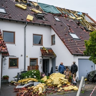 Nach dem Unwetter in Baden-Württemberg ist ein Haus schwer beschädigt.