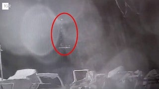 Das Videoframe von TGR Sicilia Palermo zeigt, wie die Superyacht „Bayesian“ vor der Küste Siziliens in einen Sturm kommt. (Foto: IMAGO, IMAGO ABACAPR) Das Videoframe von TGR Sicilia Palermo zeigt, wie die Superyacht „Bayesian“ vor der Küste Siziliens in einen Sturm kommt.