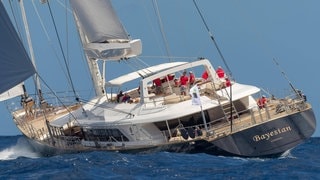 Archiv-Foto: Die Superyacht „Bayesian“ galt als unsinkbar. Dann kenterte sie in einem Sturm vor Sizilien. (Foto: IMAGO, IMAGO ZUMA Press) Archiv-Foto: Die Superyacht „Bayesian“ galt als unsinkbar. Dann kenterte sie in einem Sturm vor Sizilien.