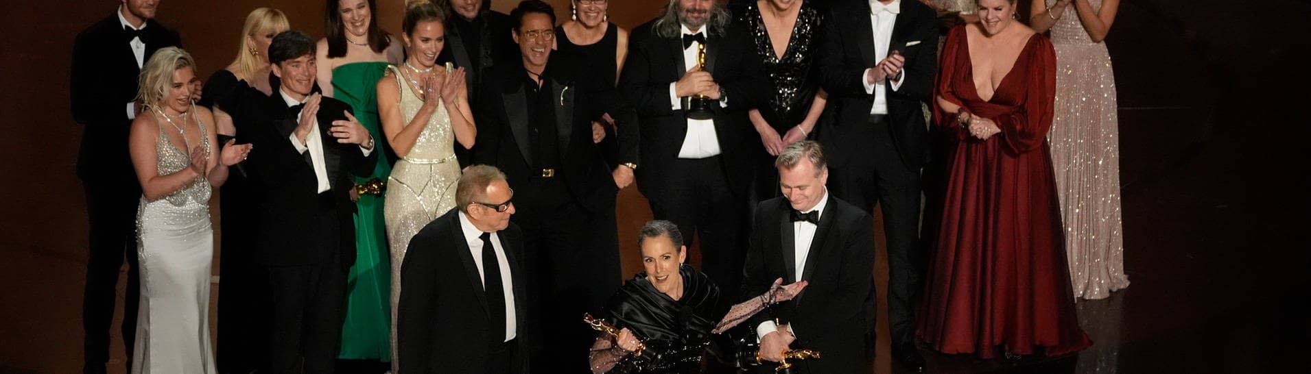 Die Darsteller und die Crew von "Oppenheimer" nehmen den Preis für den besten Film während der Oscar-Verleihung im Dolby Theatre in Los Angeles entgegen. Die Academy Awards, auch Oscars genannt, werden in der Nacht zum 96. Mal vergeben.