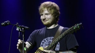 Ed Sheeran 2015 auf der Bühne in der lettischen Hauptstadt Riga.