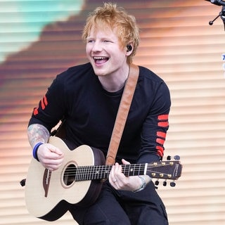 Ed Sheeran singt bei einem Konzert mit seiner Gitarre. Bald könnte es ein Duett mit Fan Ellie Banke geben.