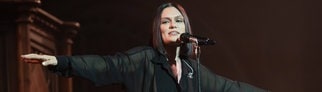 Jessie J singt bei einem Konzert. Weil sie Brustkrebs hat, macht sie eine Auszeit.
