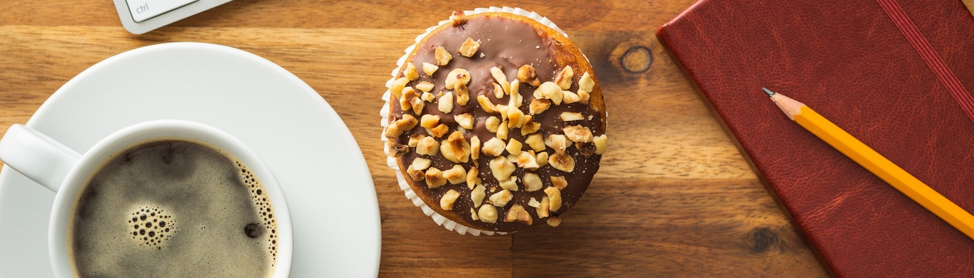 Frühstücks-Bowl fürs Büro als Alternative zum Brötchen oder Muffin (Foto: IMAGO, IMAGO / agefotostock)