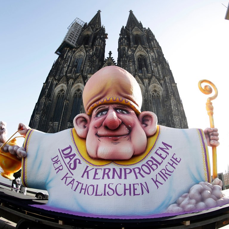 Woelki-Wagen vor Kölner Dom (Foto: picture-alliance / Reportdienste, picture alliance / Geisler-Fotopress | Christoph Hardt/Geisler-Fotopres)
