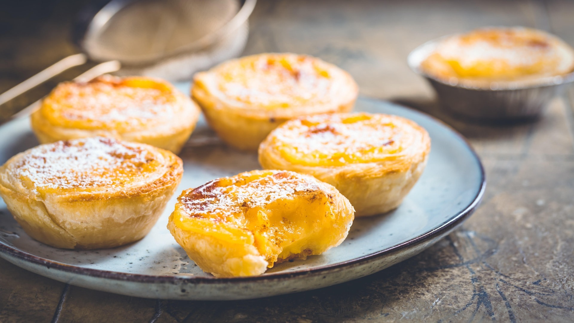 Foto: dpa Bildfunk, picture alliance / Zoonar | Ingrid Balabanova Pastel de nata – ein typisch portugisisches Dessertgericht (Foto: dpa Bildfunk, picture alliance / Zoonar | Ingrid Balabanova)