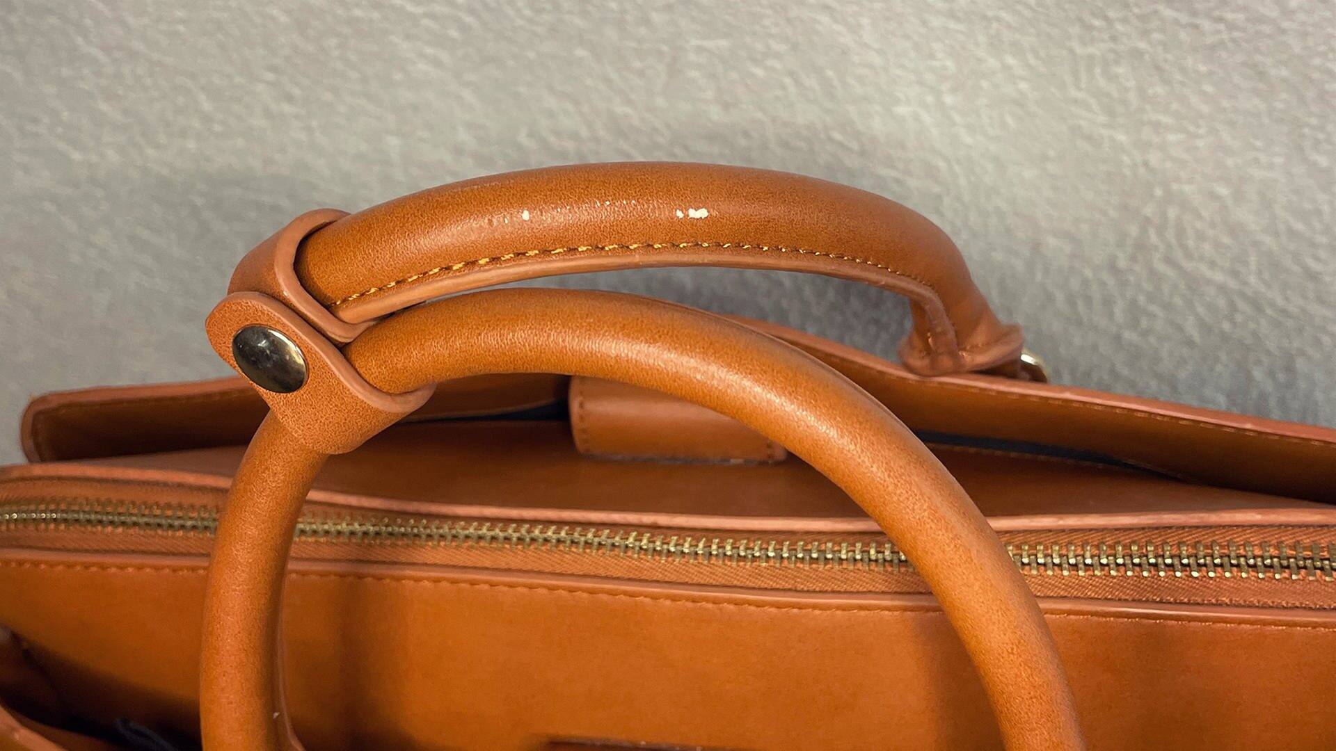 Beispiel für ein Bild einer Tasche mit Macken für Kleinanzeigen (Foto: SWR3)