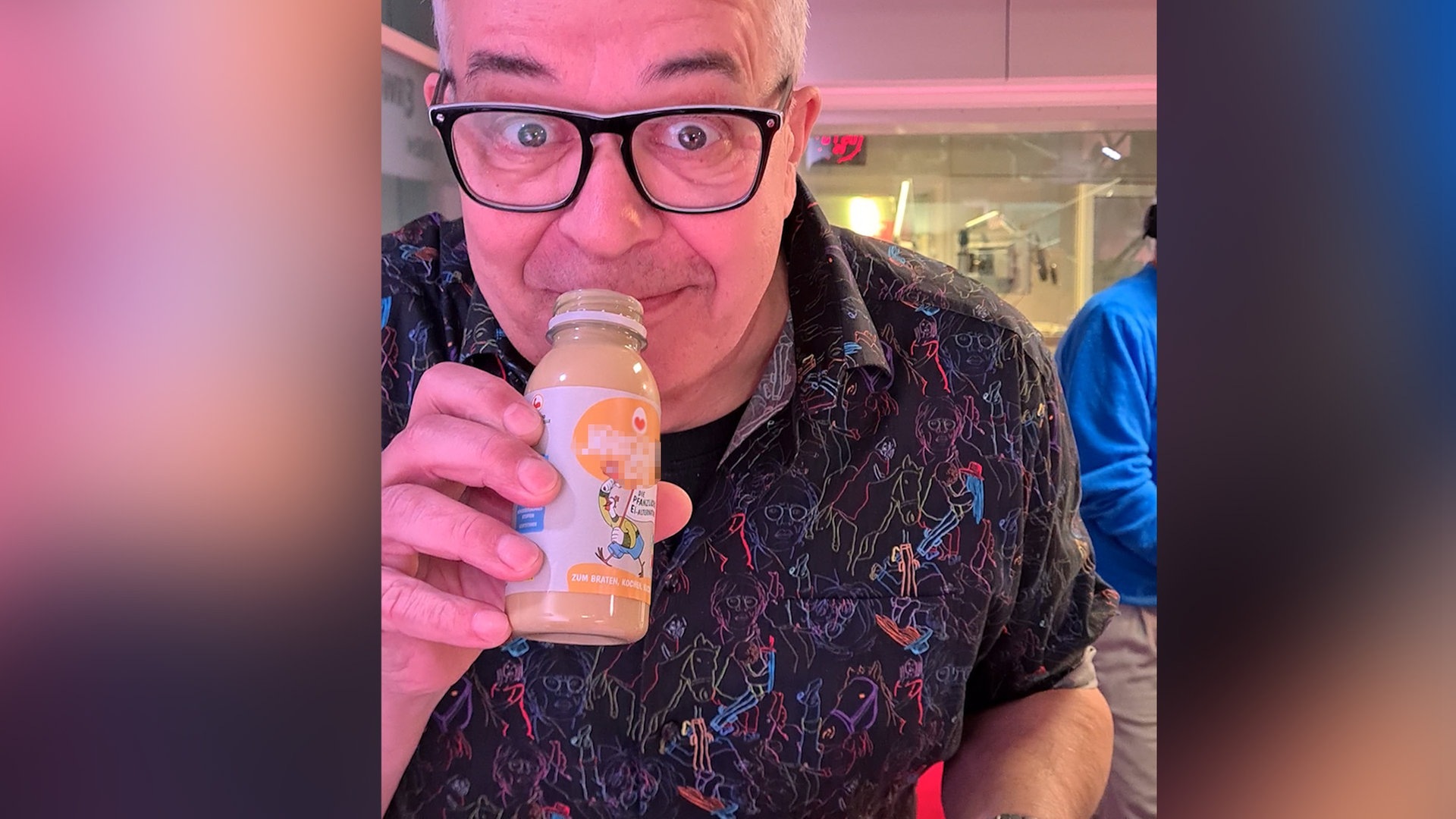 Foto: SWR3 Michael Wirbitzky und Sascha Zeus testen veganen Eiersatz in der Morningshow. (Foto: SWR3)