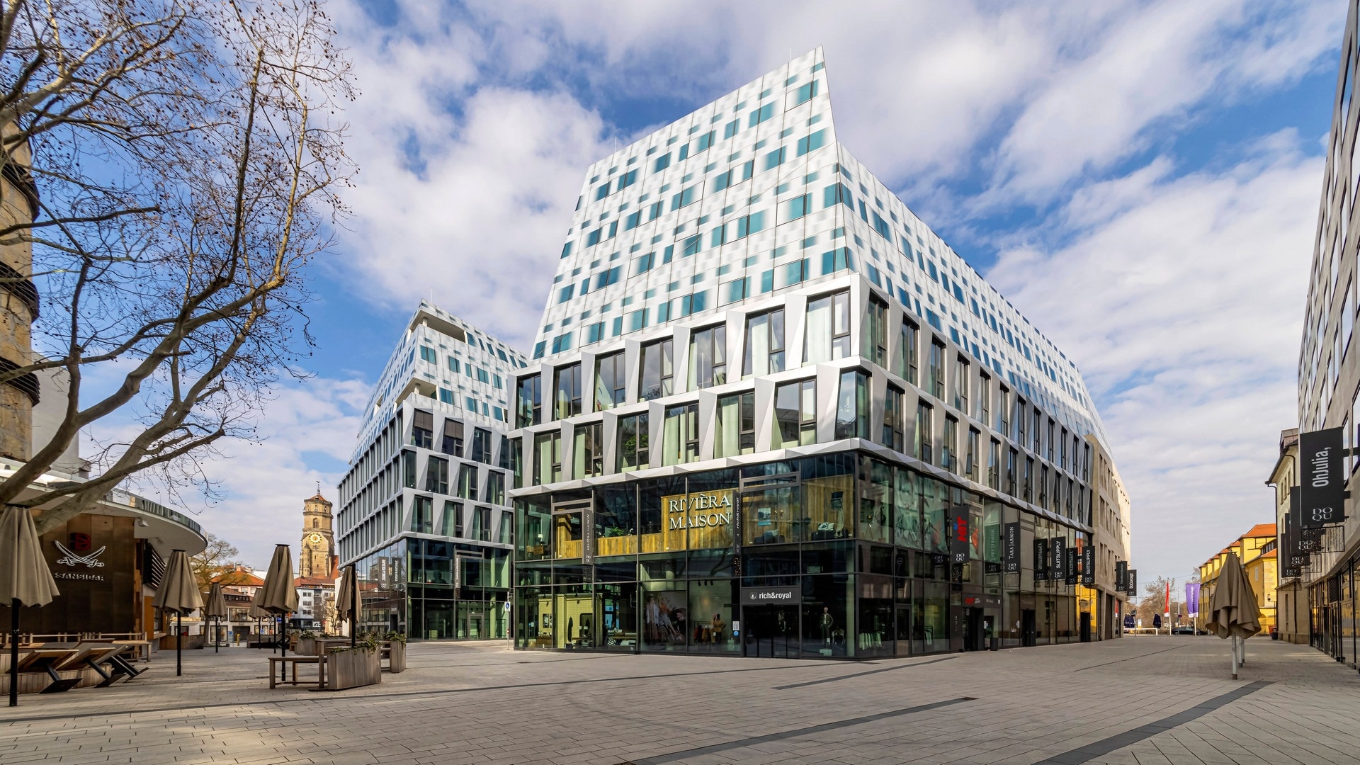 Foto: IMAGO, Arnulf Hettrich Dorotheen Quartier, ein Gebüde in Stuttgart mit Fassade aus Glas und kantiger Form. (Foto: IMAGO, Arnulf Hettrich)