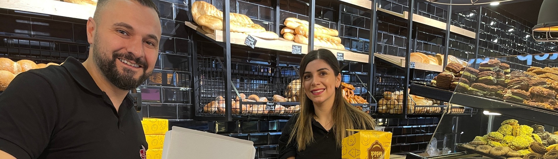 Sena Kilcik und ihr Mann Resit in ihrer türkischen Bäckerei in Kehl am Zuckerfest. (Foto: SWR, Ferdinand Vögele)