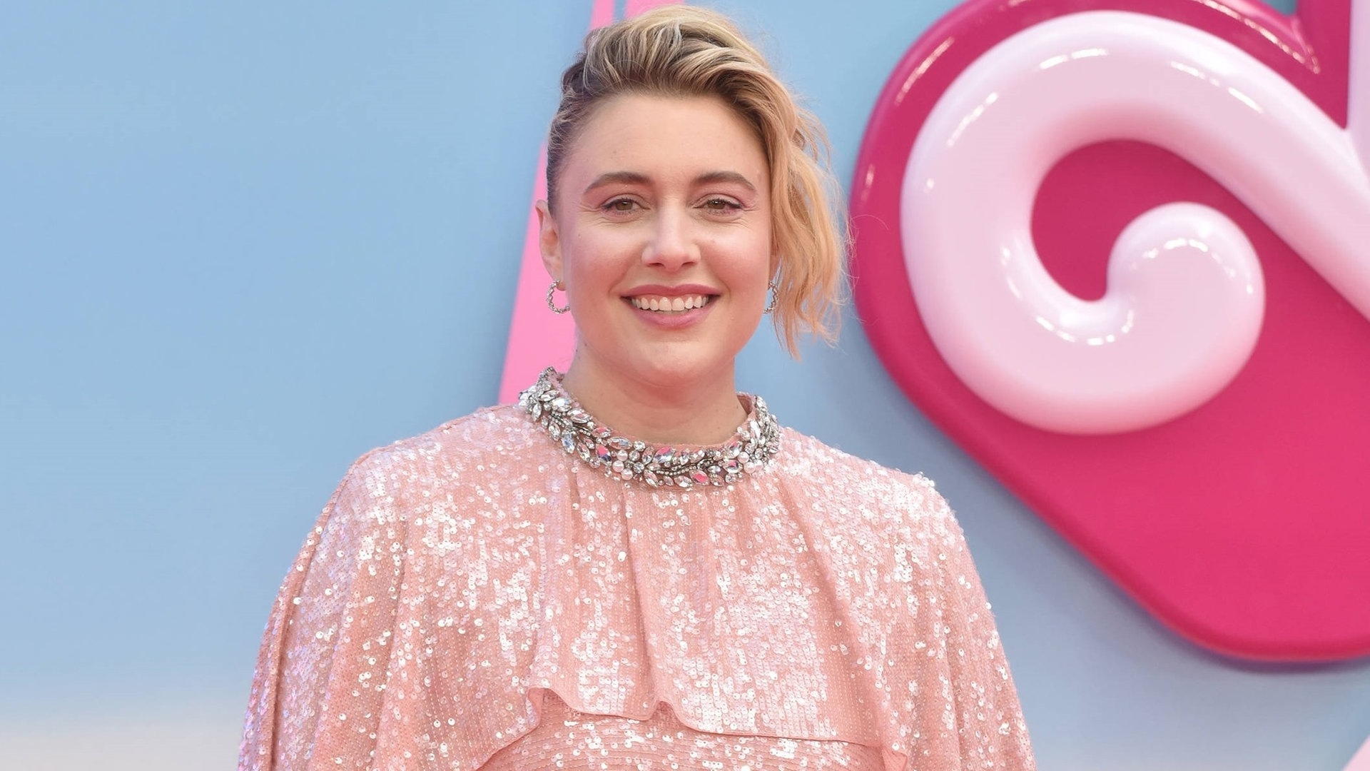 Foto: IMAGO, IMAGO / Avalon.red Greta Gerwig in glitzernem Kleid bei der Barbie-Film Premiere in London, bei dem sie Regie führte. Die Kritik gibts hier zu lesen. (Foto: IMAGO, IMAGO / Avalon.red)