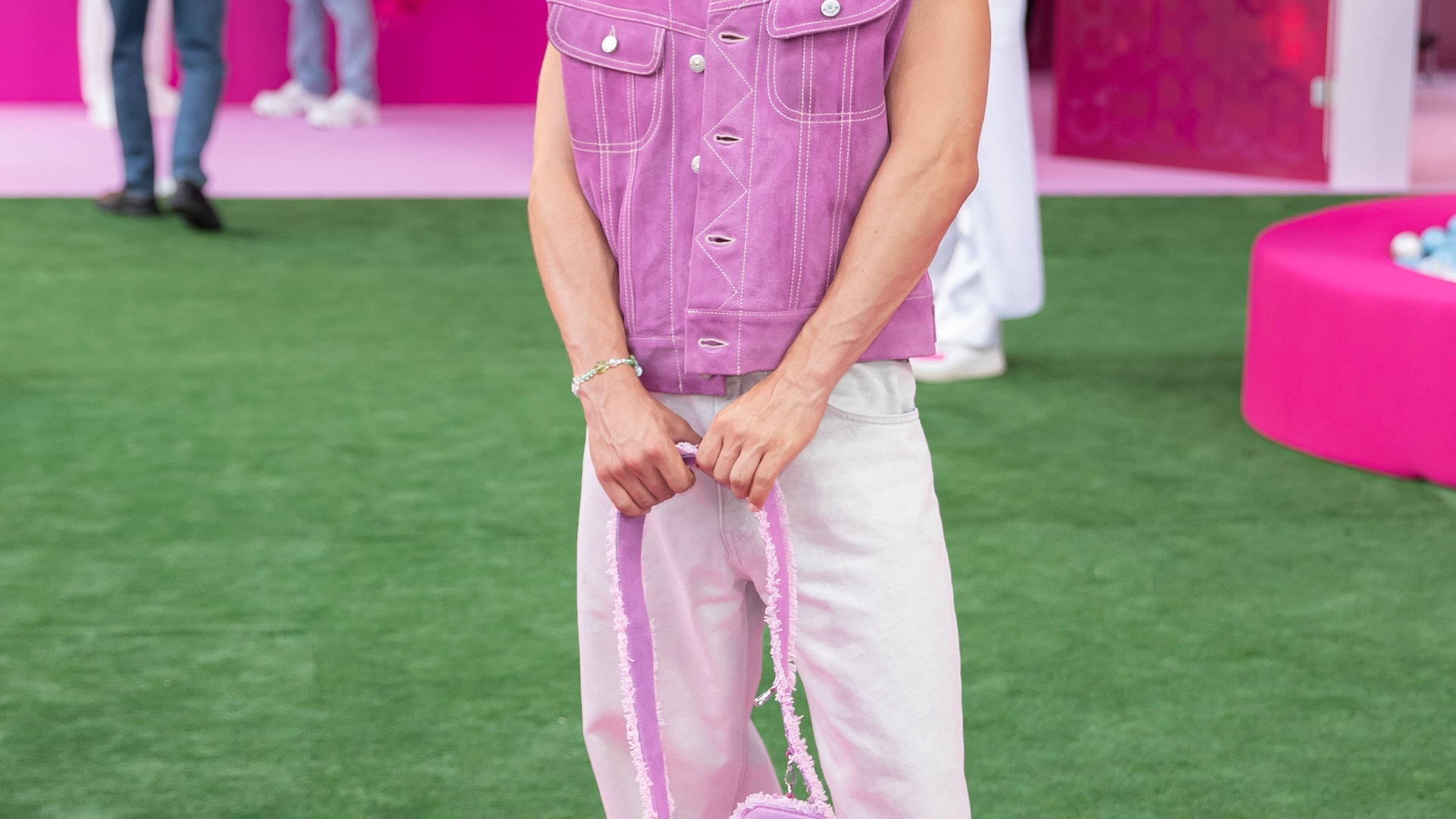 Foto: IMAGO, IMAGO / Eventpress Komiker und Schauspieler Nico Stank sah bei der Barbie-Film Premiere alles durch die rosa Brille! Hier gibts die Kritik zum Kinofilm. (Foto: IMAGO, IMAGO / Eventpress)