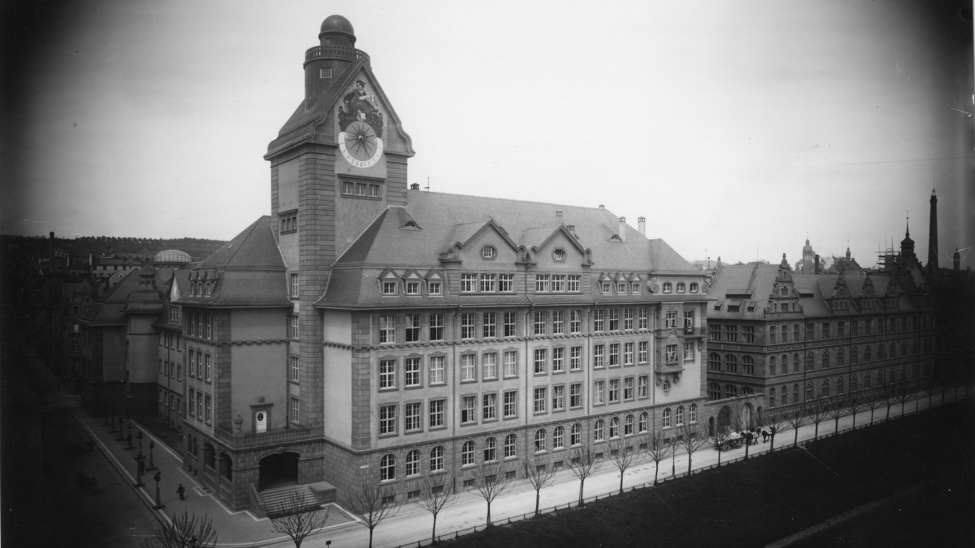 Foto: Stadtarchiv Pforzheim – Instutut für Stadtgeschichte|S1-05-010-R-036|Foto: Gebr. Metz|Glasnegativ im Haus der Geschichte Baden-Württemberg, Sammlung Gebrüder Metz Die Stadt Pforzheim – vor und nach dem Luftangriff 1945. (Foto: Stadtarchiv Pforzheim – Instutut für Stadtgeschichte|S1-05-010-R-036|Foto: Gebr. Metz|Glasnegativ im Haus der Geschichte Baden-Württemberg, Sammlung Gebrüder Metz)