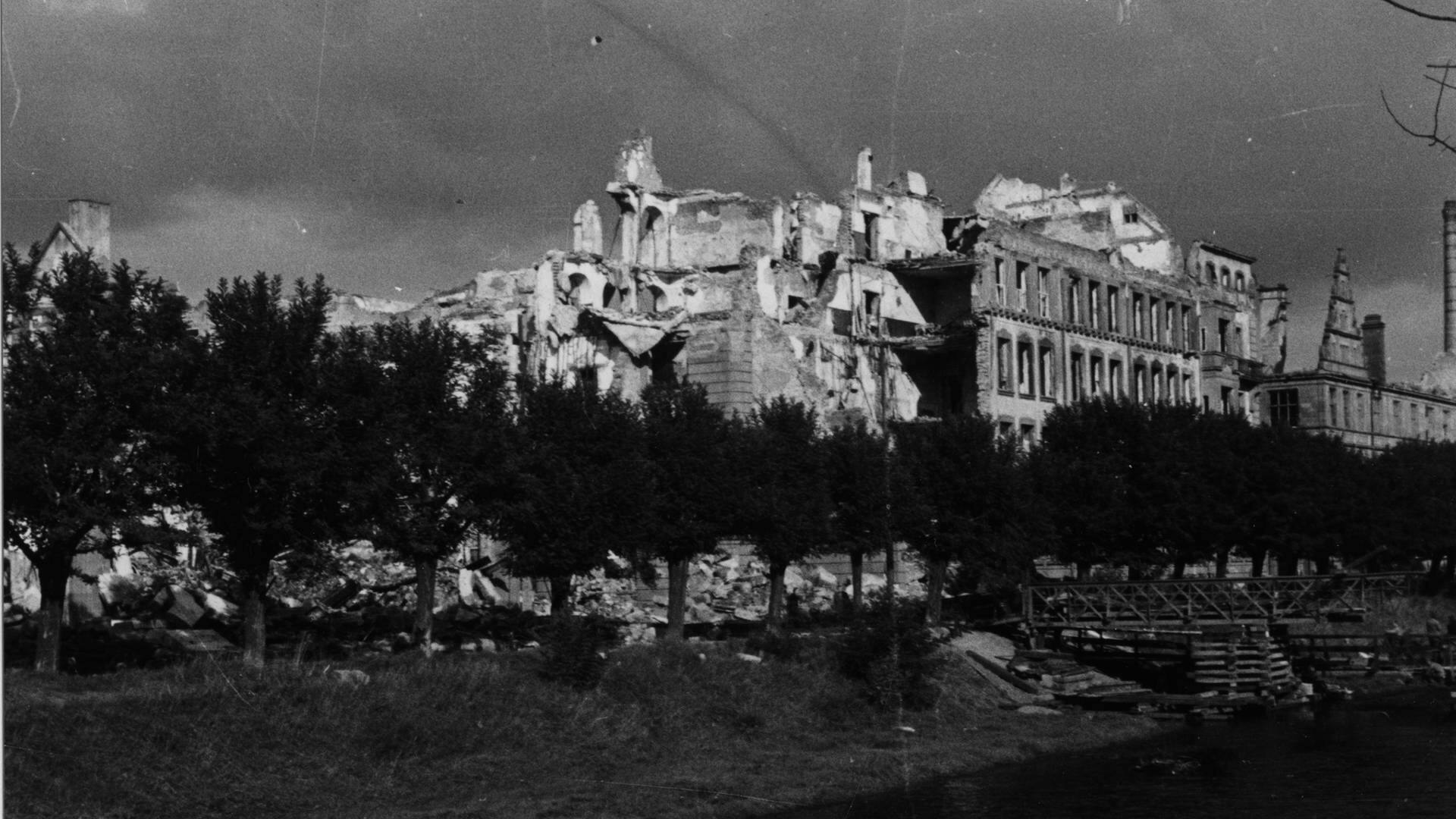 Die Stadt Pforzheim – vor und nach dem Luftangriff 1945. (Foto: Stadtarchiv Pforzheim – Instutut für Stadtgeschichte|S1-05-010-S-007|Fotograf: Otto Vogt)