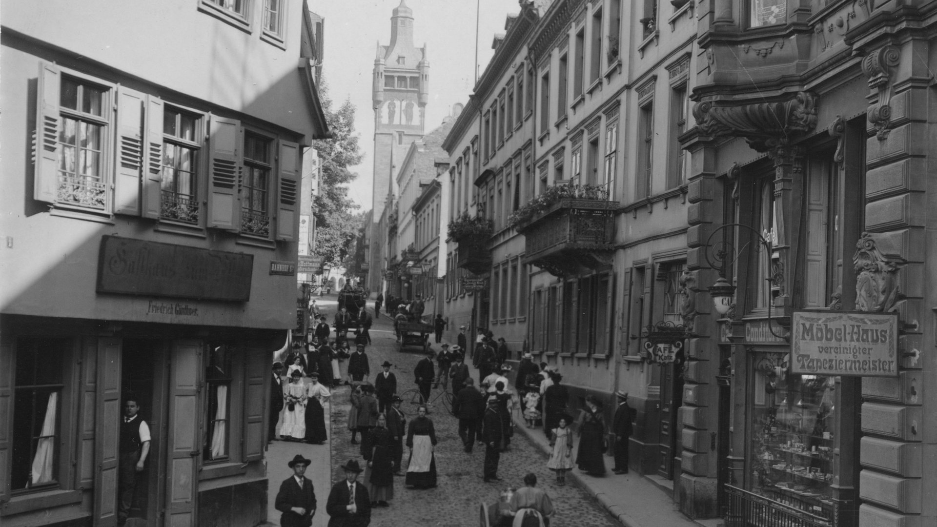 Foto: Stadtarchiv Pforzheim – Instutut für Stadtgeschichte|S1-08-B-004-R-002|Foto: Gebr. Metz|Glasnegativ im Haus der Geschichte Baden-Württemberg, Sammlung Gebrüder Metz Die Stadt Pforzheim – vor und nach dem Luftangriff 1945. (Foto: Stadtarchiv Pforzheim – Instutut für Stadtgeschichte|S1-08-B-004-R-002|Foto: Gebr. Metz|Glasnegativ im Haus der Geschichte Baden-Württemberg, Sammlung Gebrüder Metz)
