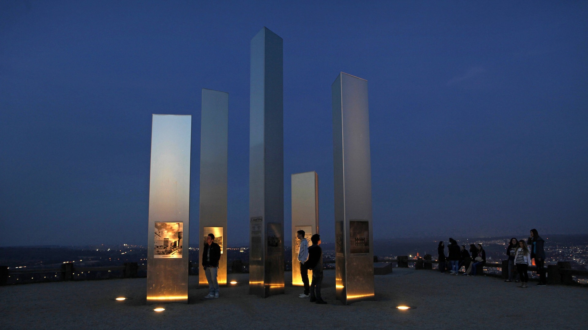Foto: IMAGO, IMAGO / Peter Sandbiller Das Mahnmal auf dem Wallberg in Pforzheim (Foto: IMAGO, IMAGO / Peter Sandbiller)
