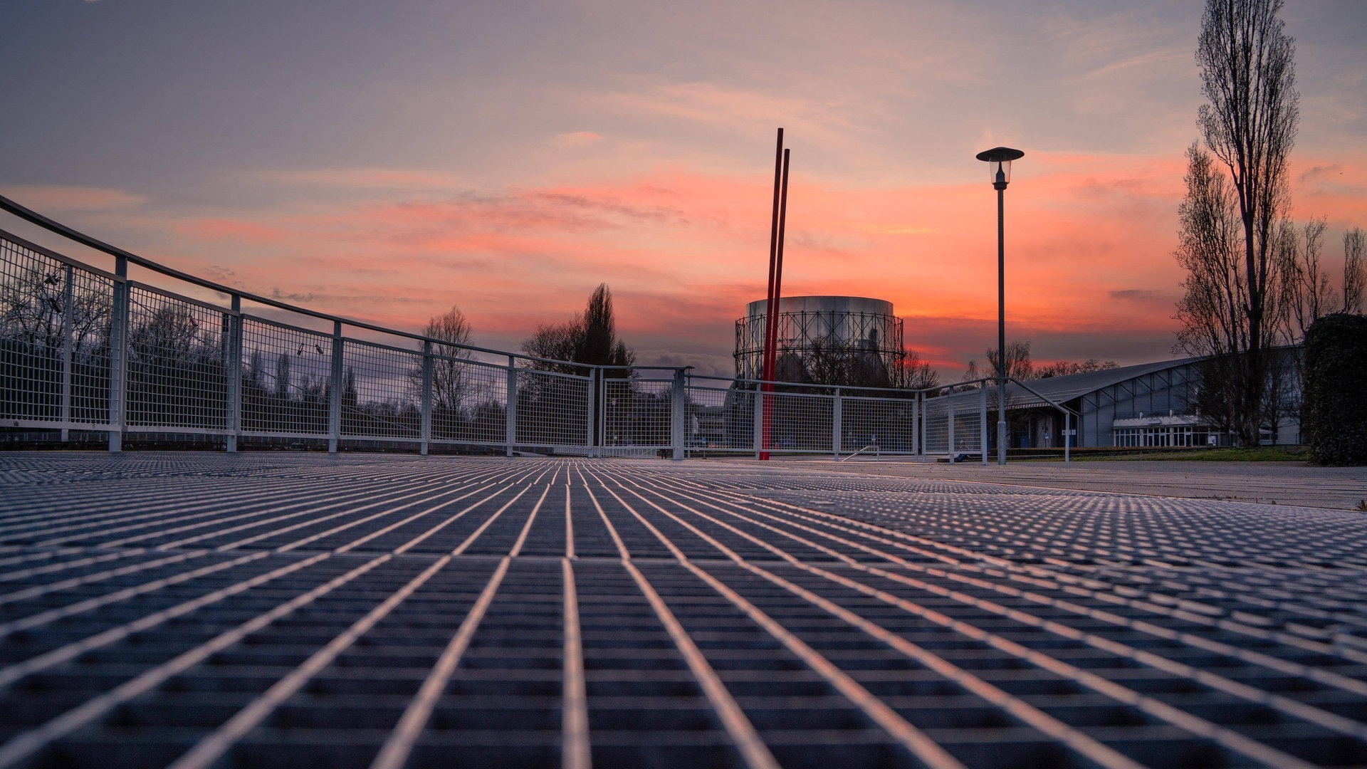 Foto: IMAGO, IMAGO / imagebroker Enzauenpark und Gasometer in Pforzheim (Foto: IMAGO, IMAGO / imagebroker)