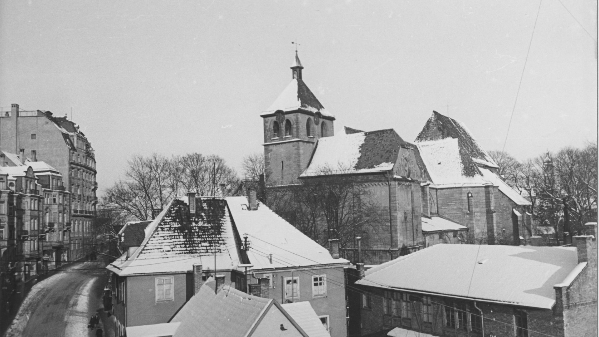 Foto: Stadtarchiv Pforzheim – Instutut für Stadtgeschichte|S1-08-S-027-R-016|Fotograf: Otto Kropf Die Stadt Pforzheim – vor und nach dem Luftangriff 1945. (Foto: Stadtarchiv Pforzheim – Instutut für Stadtgeschichte|S1-08-S-027-R-016|Fotograf: Otto Kropf)