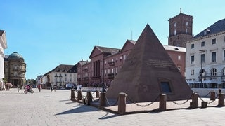 Ein Blick über den neu gestalteten Marktplatz in Karlsruhe. (Foto: IMAGO, epd) Ein Blick über den neu gestalteten Marktplatz in Karlsruhe.