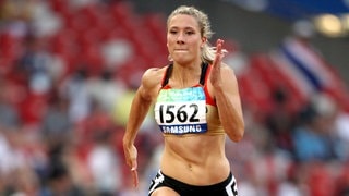 Die deutsche Leichtathletin Katrin Green läuft mit einer Protese. Für ihre Fair Play bei den Paralympics 2011 hat sie einen Preis vom Deutschen Olympischen Sportbund bekommen. (Foto: dpa Bildfunk, picture-alliance/ dpa | Rolf Vennenbernd) Die deutsche Leichtathletin Katrin Green läuft mit einer Protese. Für ihre Fair Play bei den Paralympics 2011 hat sie einen Preis vom Deutschen Olympischen Sportbund bekommen.