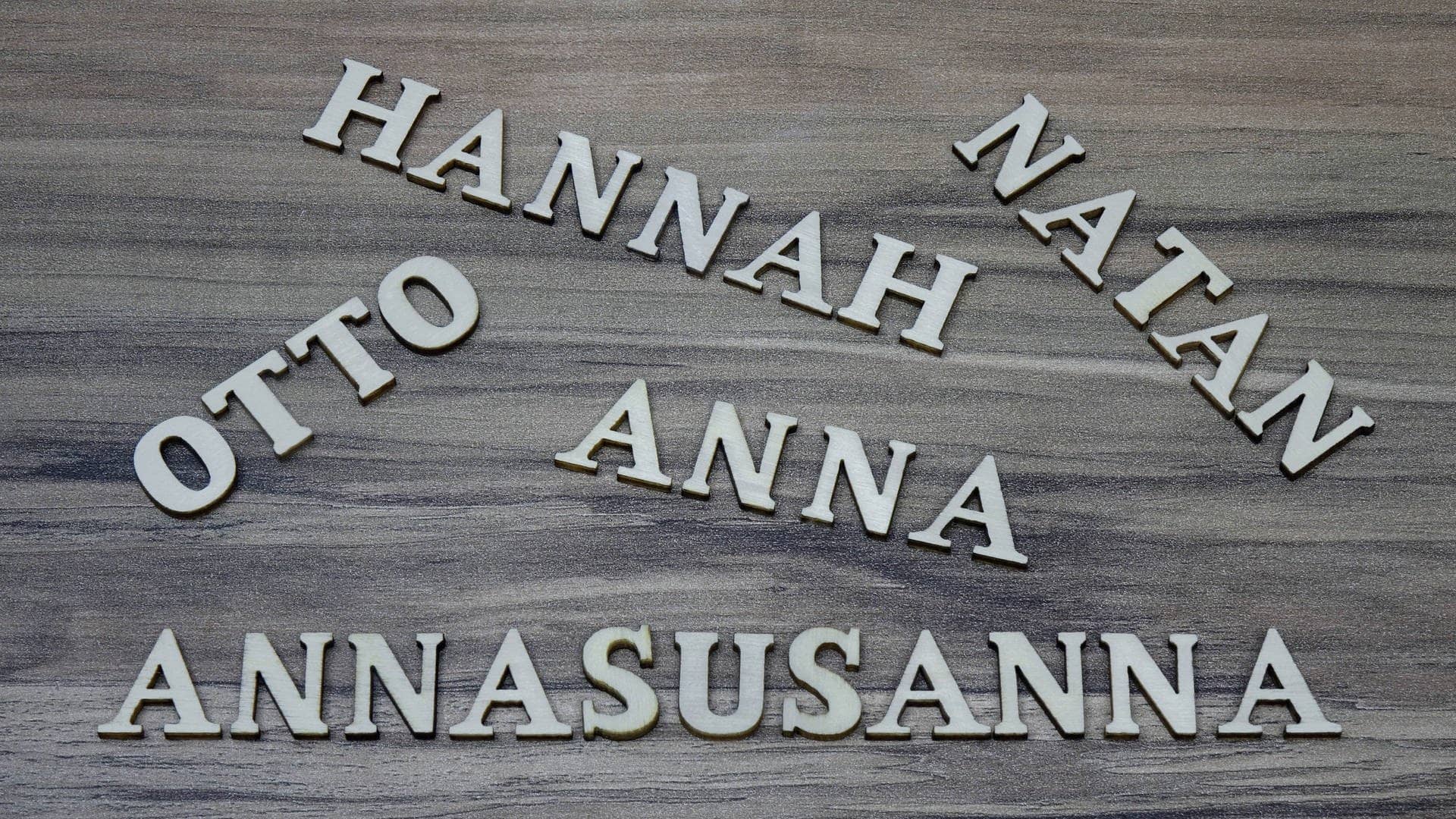 Beispiele für Palindrome: Wörter, die vorwärts und rückwärts gelesen gleich sind. Hier: Namen wie Hannah, Otto oder Anna. (Foto: IMAGO, IMAGO / Steinach)