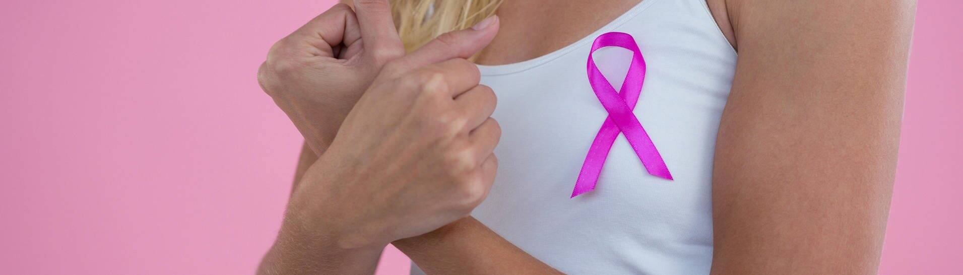 Die rosa Schleife ist ein Symbol gegen Brustkrebs.