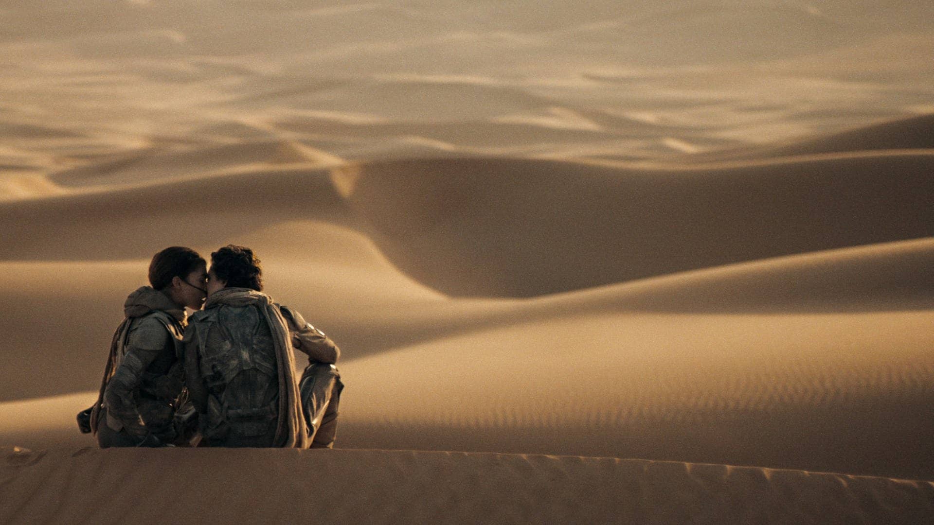 Filmkritik „Dune 2“: Zendaya und Timothy Chalamet küssen sich in der Wüste