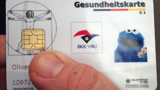 Auf einer Karte der Krankenkasse ist ein Bild vom Krümelmonster zu sehen (Foto: bkk/vbu) Auf einer Karte der Krankenkasse ist ein Bild vom Krümelmonster zu sehen