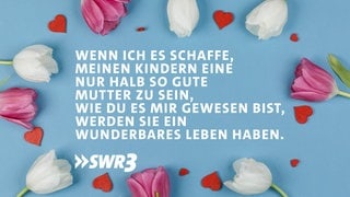 Lustige und schöne Whatsapp-Sprüche für Mama zum Muttertag. Auf Tafeln mit Blumen.