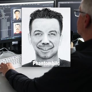 Rainer Wortmann arbeitet beim Landeskriminalamt und ist der beste Phantombildzeichner Europas. Am Computer erstellt er ein Phantombild.