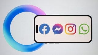 Smartphone mit den Logos der Meta AI, Instagram, Facebook und Whatsapp. Symbolbild für den Widerspruch, den User einlegen können bis 26. Mai 2025.