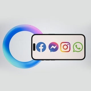 Smartphone mit den Logos der Meta AI, Instagram, Facebook und Whatsapp. Symbolbild für den Widerspruch, den User einlegen können bis 26. Mai 2025.