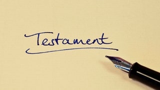 Das Testament wird handschriftlich auf einem Zettel verfasst. Nur so ist es gültig. (Foto: IMAGO, Design Pics) Das Testament wird handschriftlich auf einem Zettel verfasst. Nur so ist es gültig.