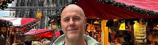 Show-Taschendieb Giovanni auf einem Weihnachtsmarkt. Tipps um sich vor Diebstahl auf dem Weihnachtsmarkt zu schützen.