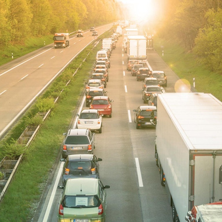 Die richtige Sitzposition im Auto: Verletzungen vorbeugen