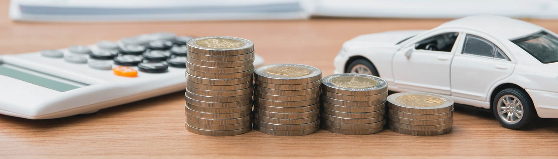Berechnung der Autoversicherung (Foto: Adobe Stock - krisana)