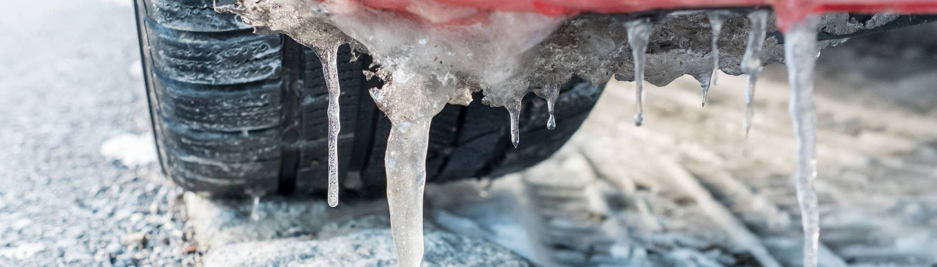 Winterreifen mit Eiszapfen (Foto: IMAGO, Shotshop)