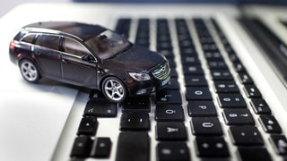 Die meisten Auto Abos können bequem Online abgeschlossen werden (Foto: picture-alliance / Reportdienste, picture alliance / dpa Themendienst | Christin Klose ) Die meisten Auto Abos können bequem Online abgeschlossen werden