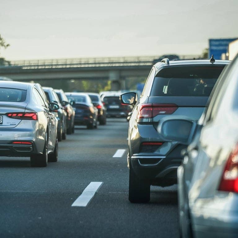 Stau und dichter Verkehr zu Pfingsten auf den Autobahnen