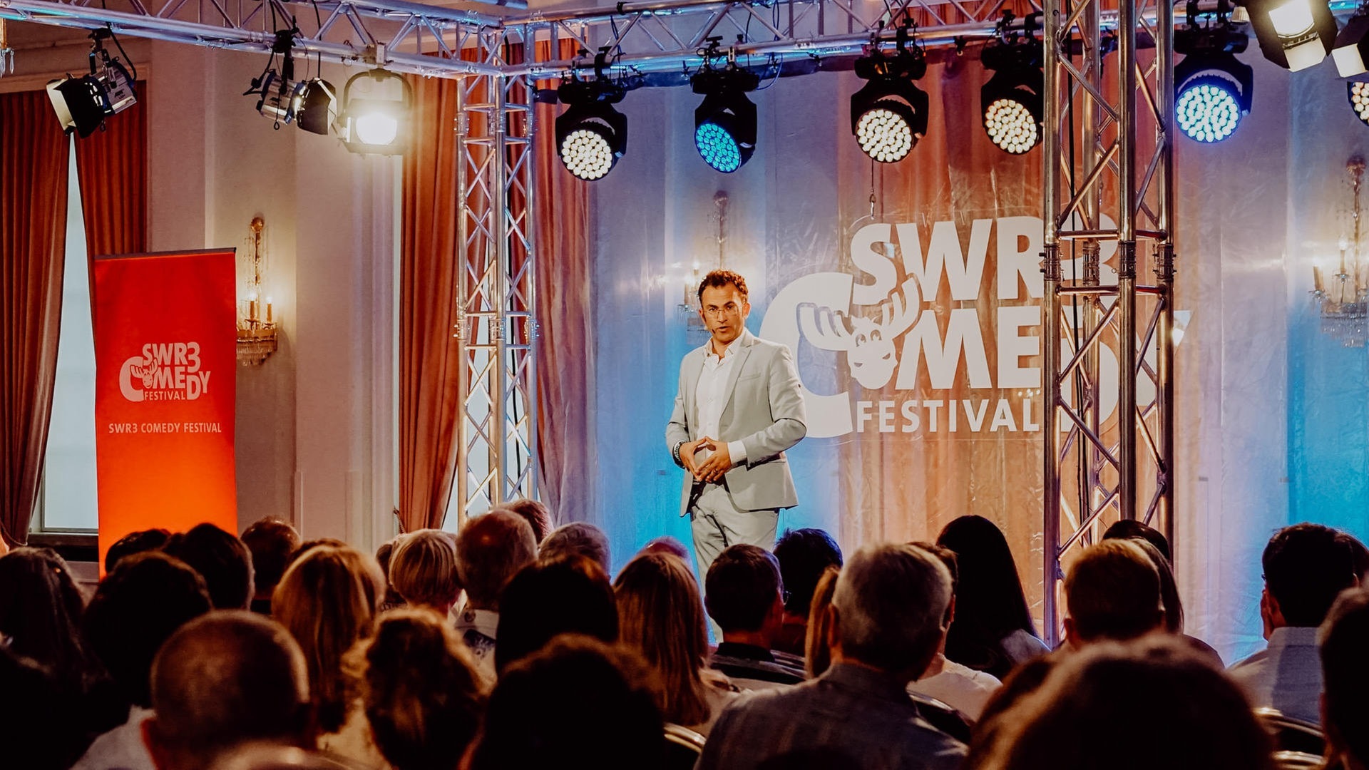 Foto: SWR3 Fatih Çevikkollu beim SWR3 Comedy Festival 2019 (Foto: SWR3)