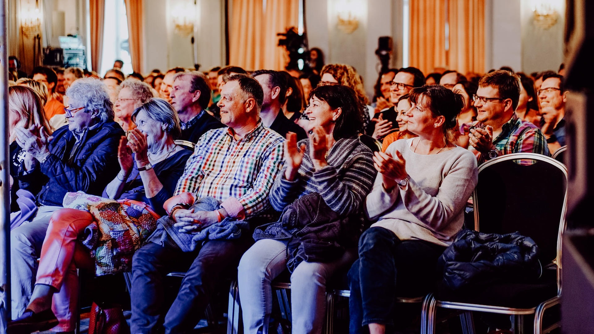Foto: SWR3 Fatih Çevikkollu beim SWR3 Comedy Festival 2019 (Foto: SWR3)