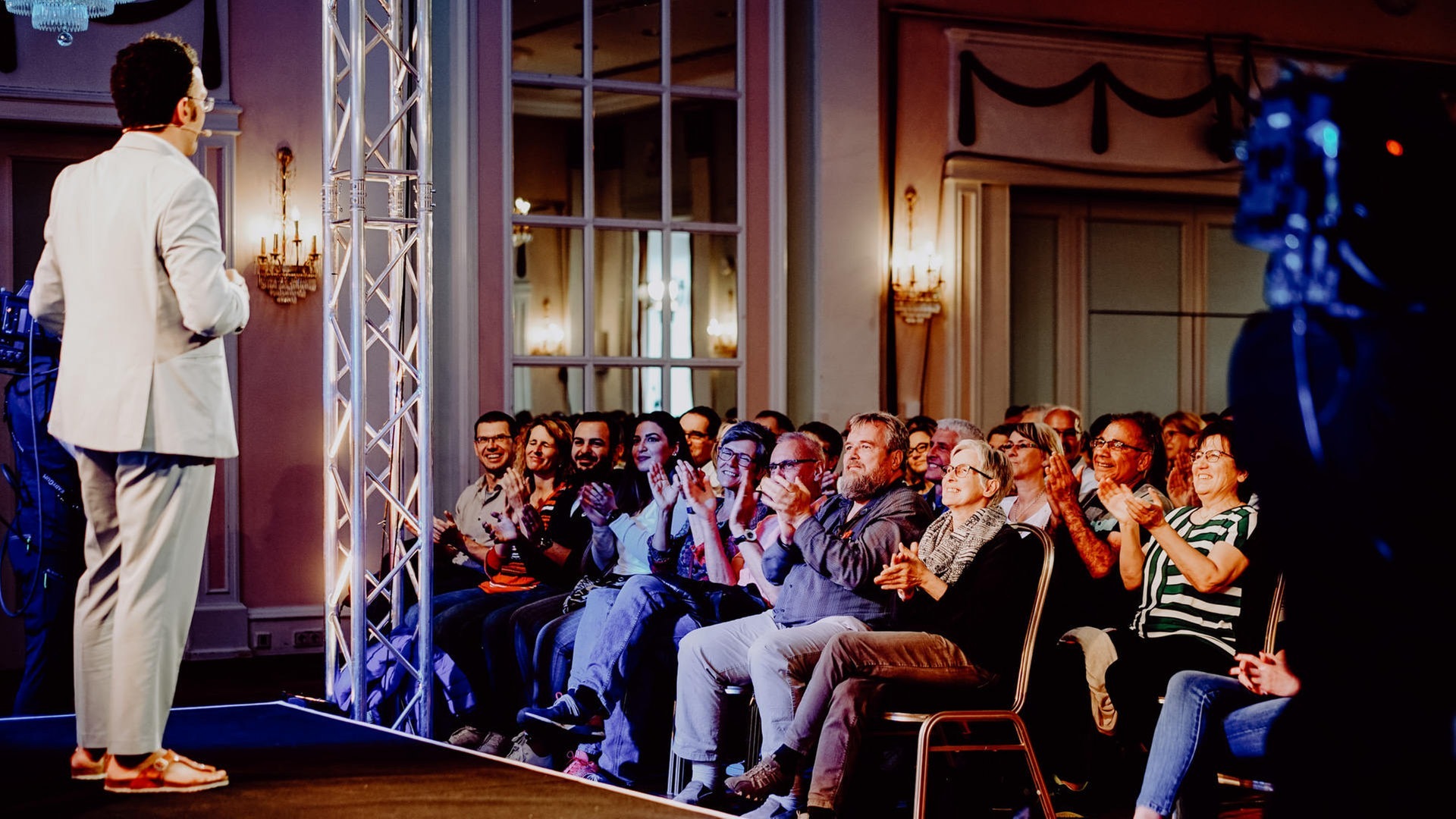 Foto: SWR3 Fatih Çevikkollu beim SWR3 Comedy Festival 2019 (Foto: SWR3)