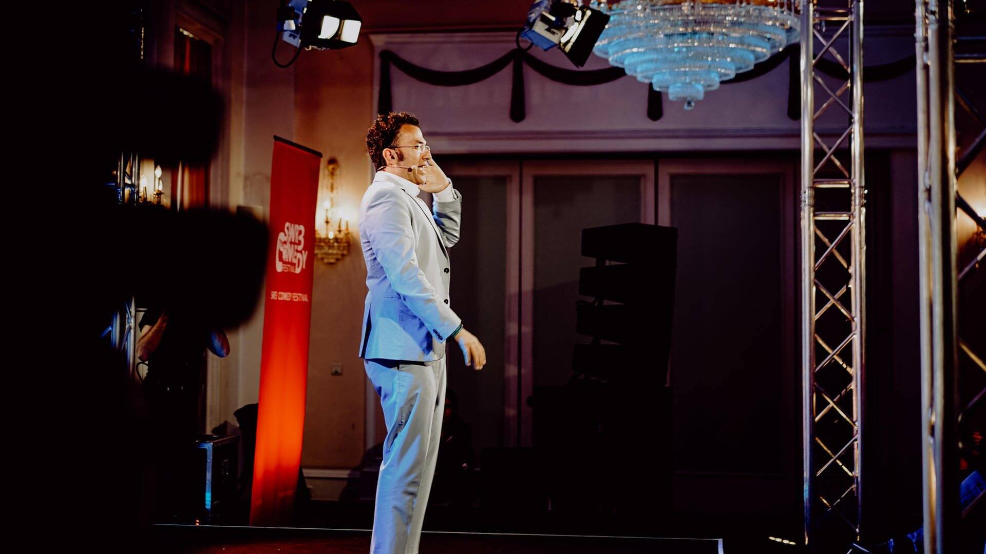 Fatih Çevikkollu beim SWR3 Comedy Festival 2019 (Foto: SWR3)